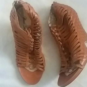 Mea Shadow Fits Size 10M